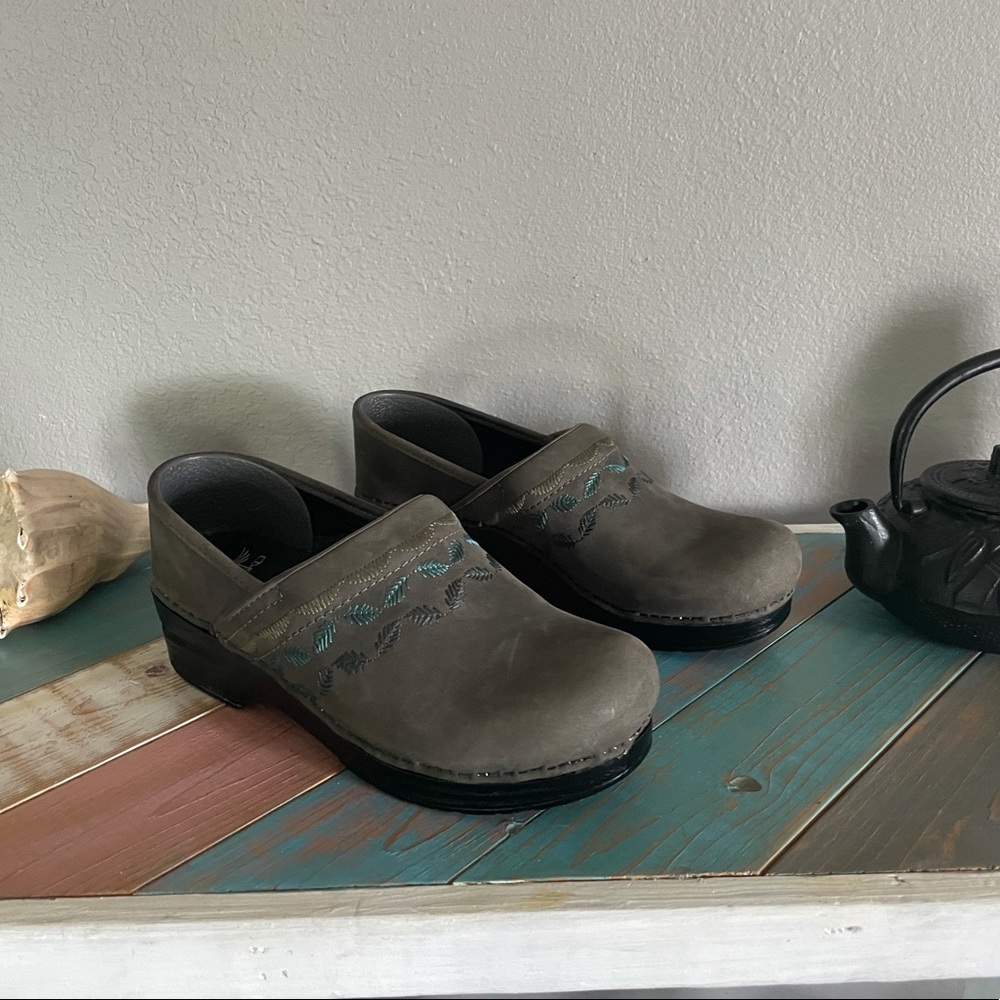 Dansko professional clogs olive green 39